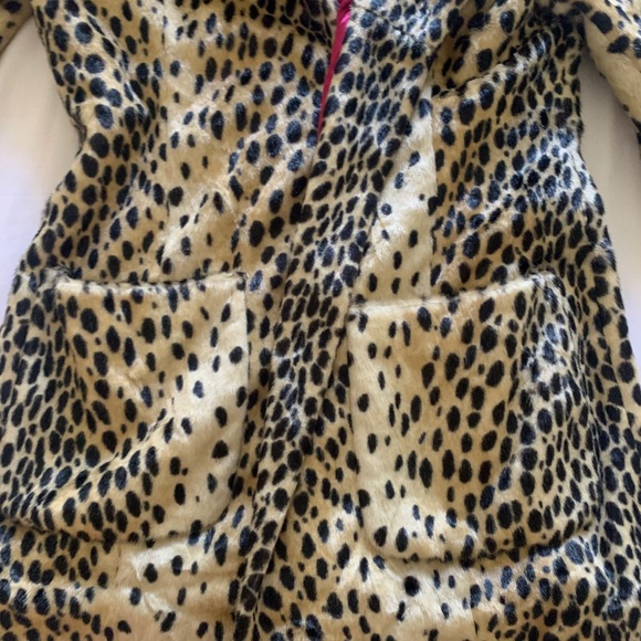 GUESS leopard coat. Light tan and black with inner pink lining. Like new - Picture 4 of 4